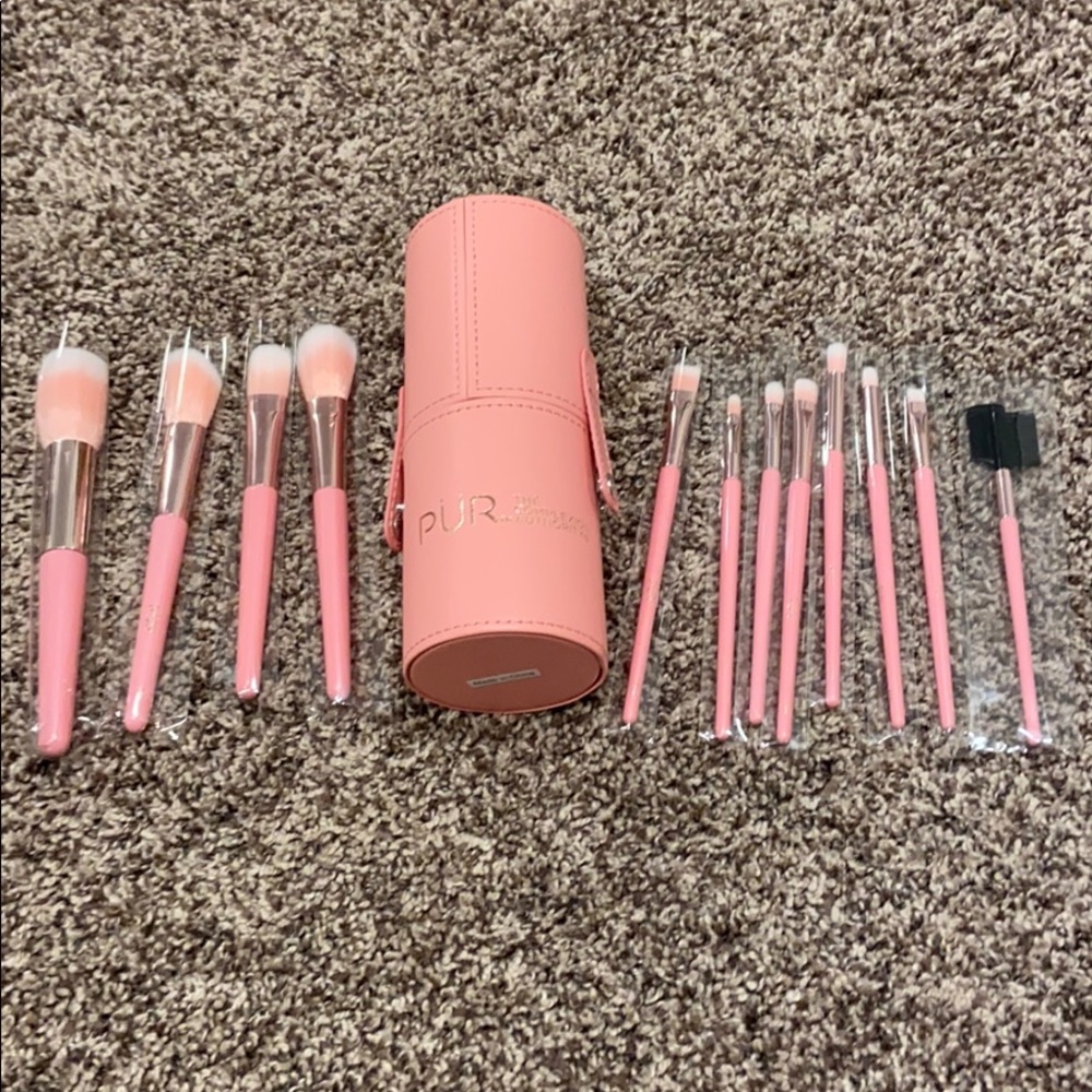 PUR Signature Travel Essential 12 piece brush set